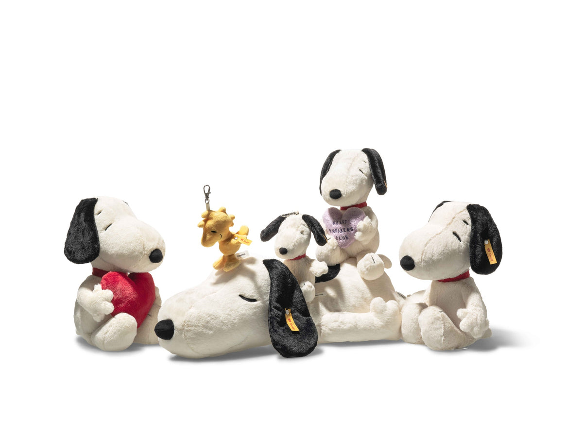 Steiff lying down Snoopy